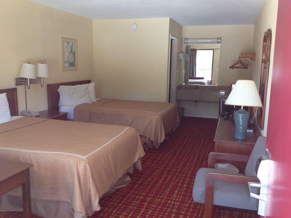 Quality Inn Thomson Bagian luar foto