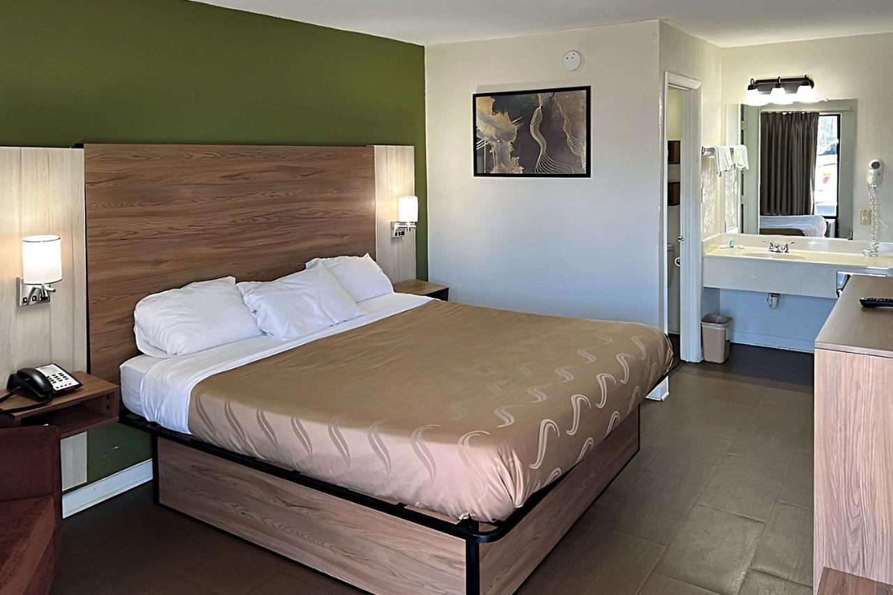 Quality Inn Thomson Bagian luar foto