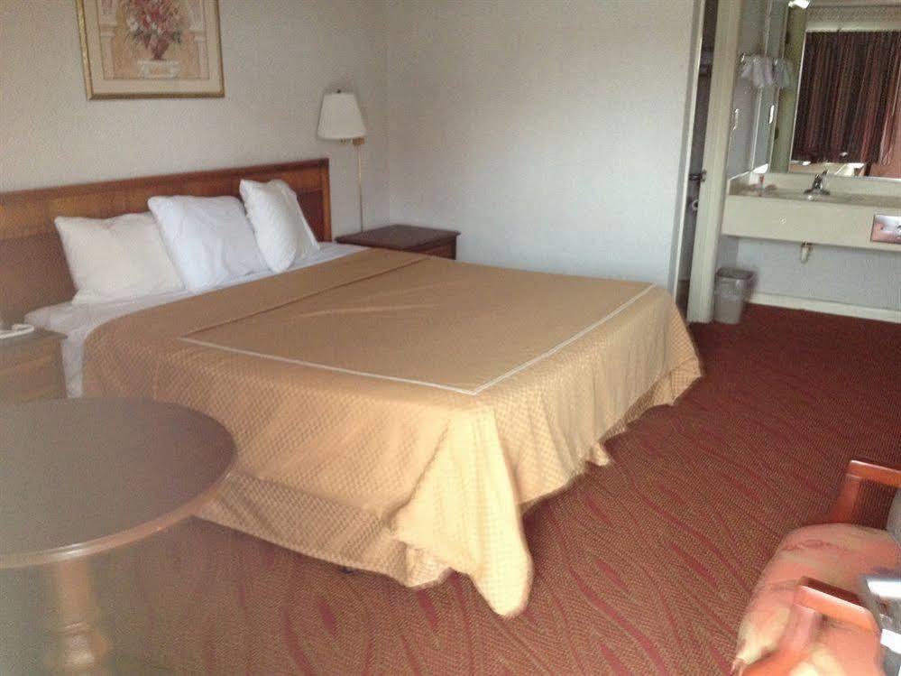 Quality Inn Thomson Bagian luar foto